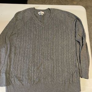 Van Heusen cable knit gray sweater